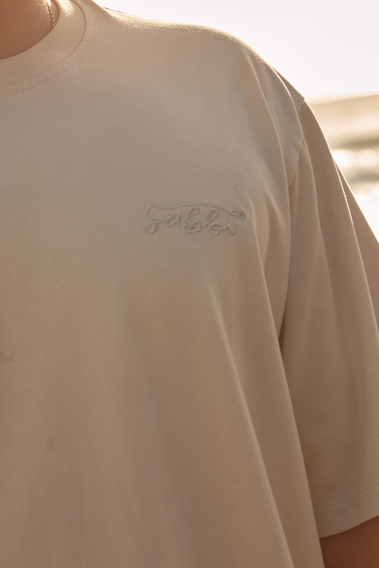 THE REGULAR FIT TEE - CREAM